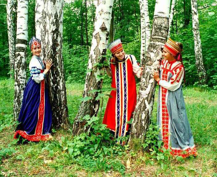 Коллектив театра "Ладоград" в Фольклорно-этнографическом лагере "Берестечко". 1995 год.