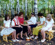 Мастерская "Лада" в Фольклорно-этнографическом лагере "Берестечко". 1995 год.